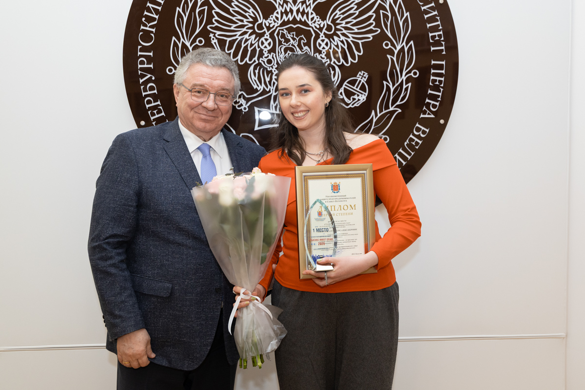 Студентка ИПМЭиТ Александра Лазарева 