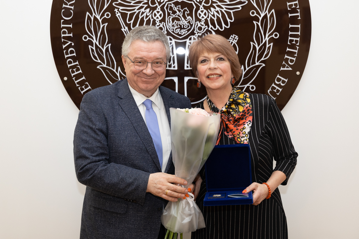 Звание «Почётный работник сферы образования Российской Федерации» присвоено директору Высшей школы биомедицинских систем и технологий Ольге Власовой 