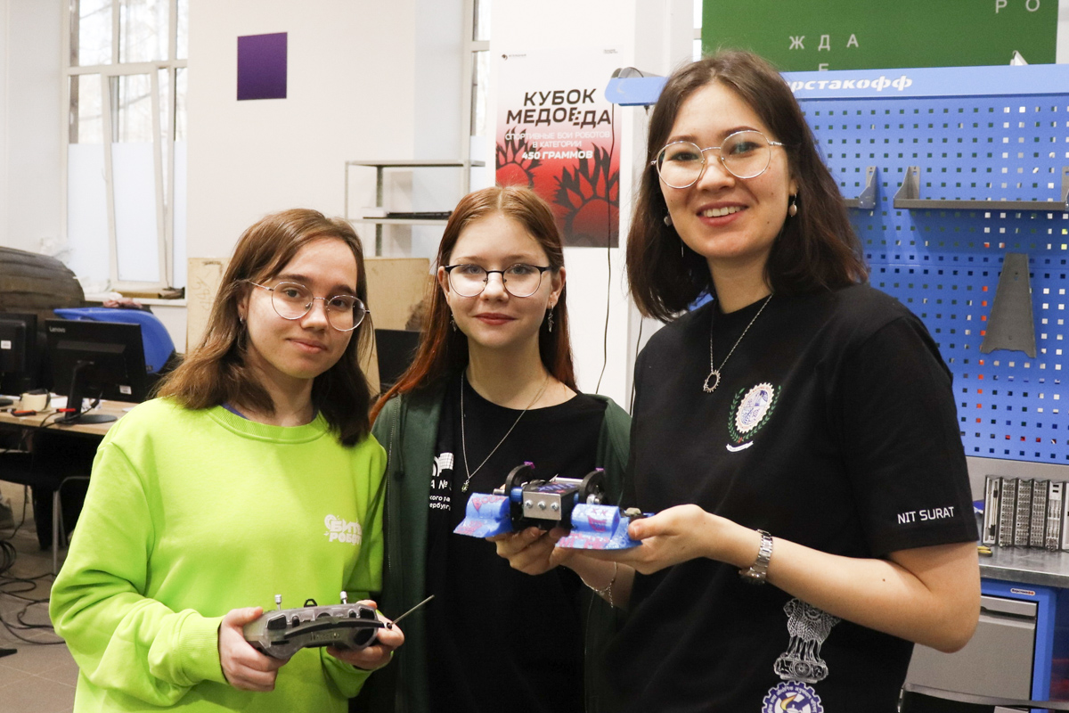 Первые всероссийские бои мини-роботов в Башне Политех 