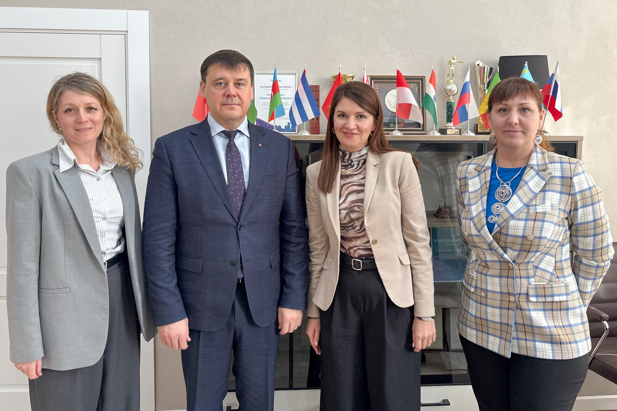 По завершении лекции состоялось рабочее совещание