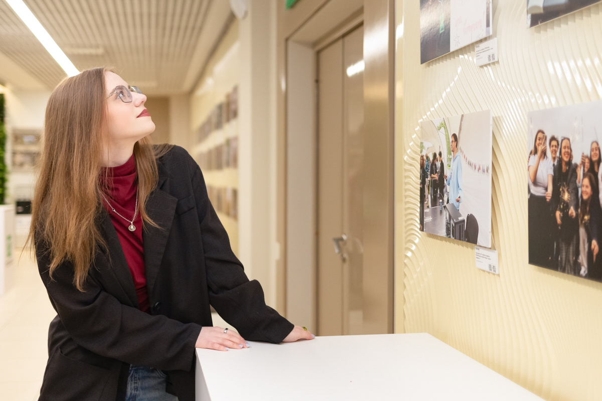 Гости смогли не только познакомиться с экспозицией, но и вспомнить яркие моменты из жизни организации