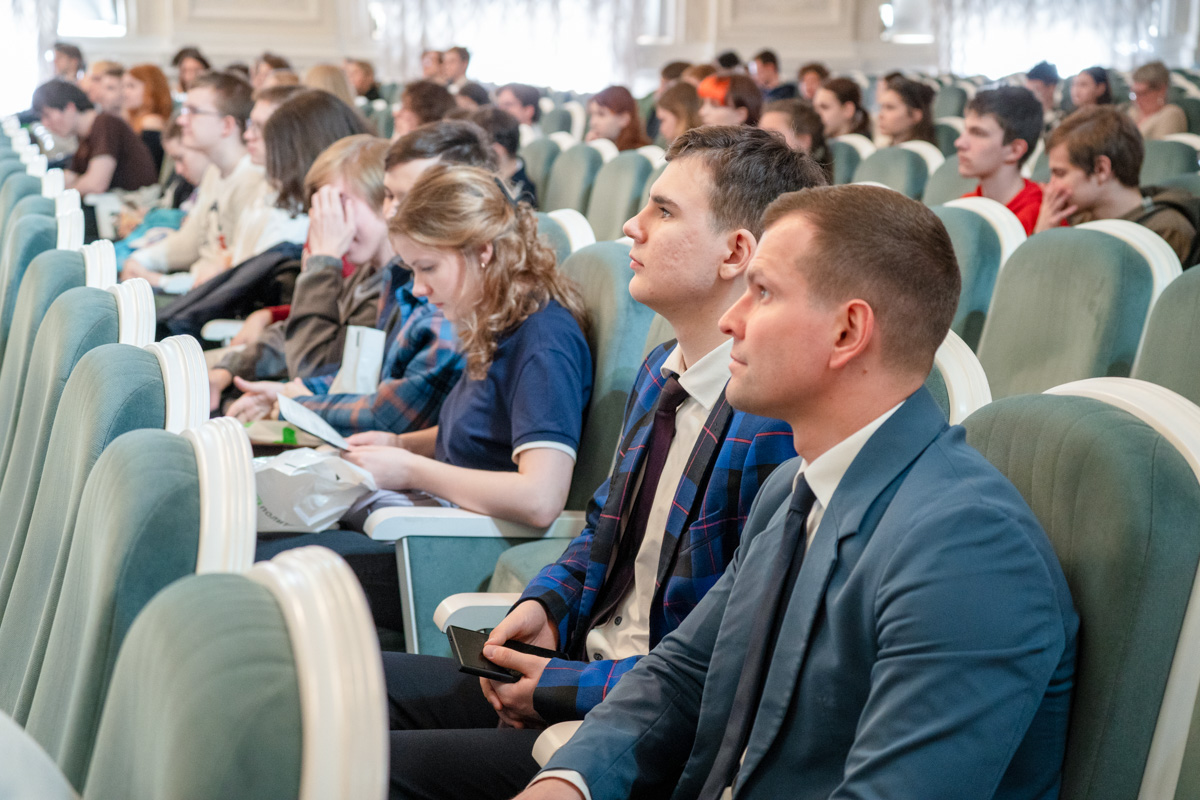 В дни школьных каникул учащиеся 8–11 классов Санкт-Петербурга приняли участие в весеннем сезоне фестиваля «Вызов Политехника»