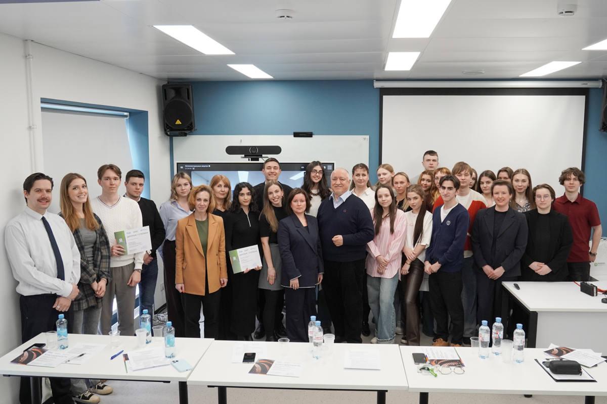 По итогам конференции победители конкурса научных статей получили дипломы первой, второй и третьей степеней, а также награды от «Газпром нефти» в специальных номинациях 