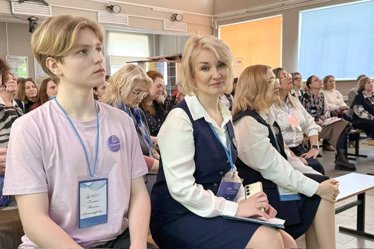 Участники панельной дискуссии «ПрофКвартирник: от идеи выбора профессии до её реализации» 