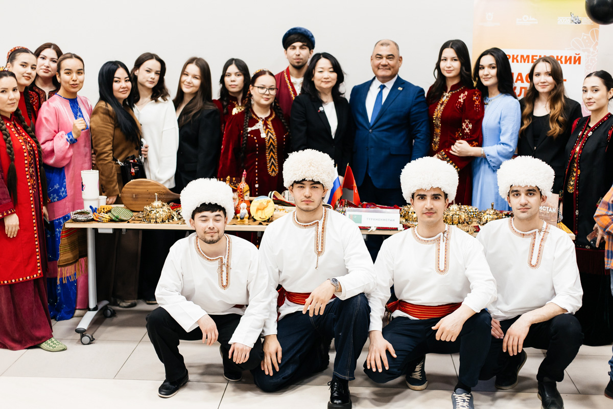 Навруз символизирует весеннее равноденствие и является праздником всемирного наследия 