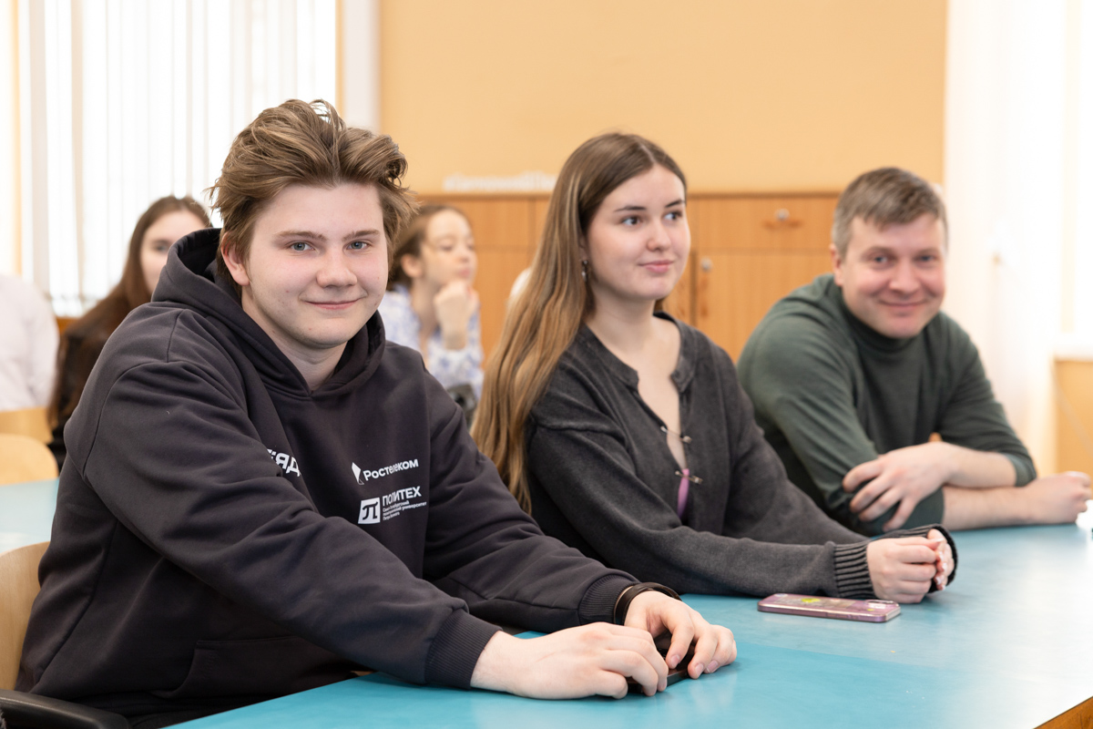 Заключительным этапом визита делегации из Вологодской области стала встреча со студентами-вологжанами 