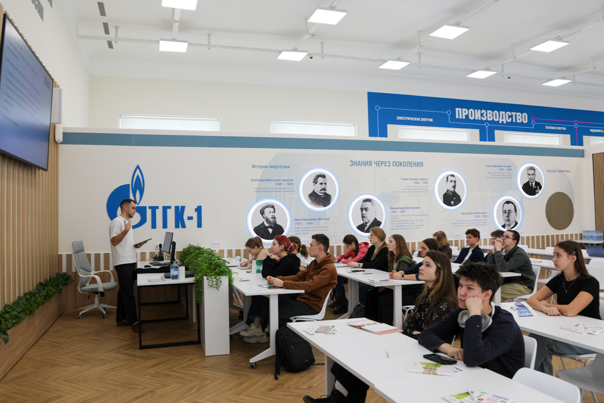 В Институте энергетики СПбПУ завершилась профильная смена «Атомный “Зелёный квадрат”: проектирование энергосистемы города будущего» 