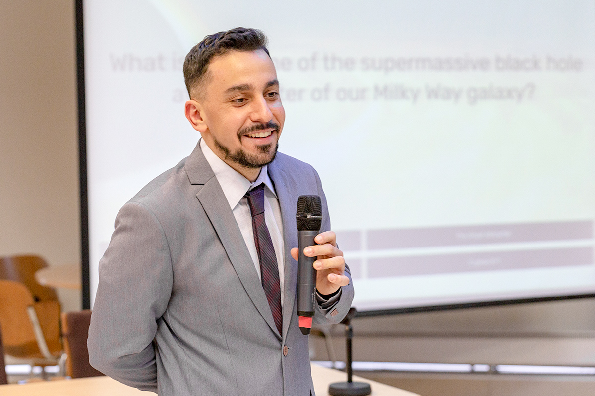 Марко Антонио Центурион провёл лекцию Раскрывая тайны рождения сверхмассивных черных дыр 