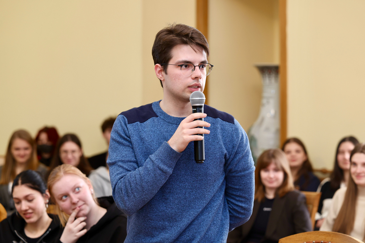 Студенты-лингвисты интересовались методиками преподавания иностранного языка 