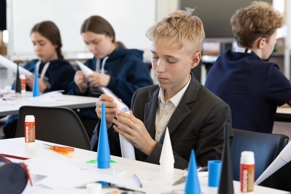 На мастер-классе каждый собрал свою собственную модель ракеты спортивного класса S-6-A 