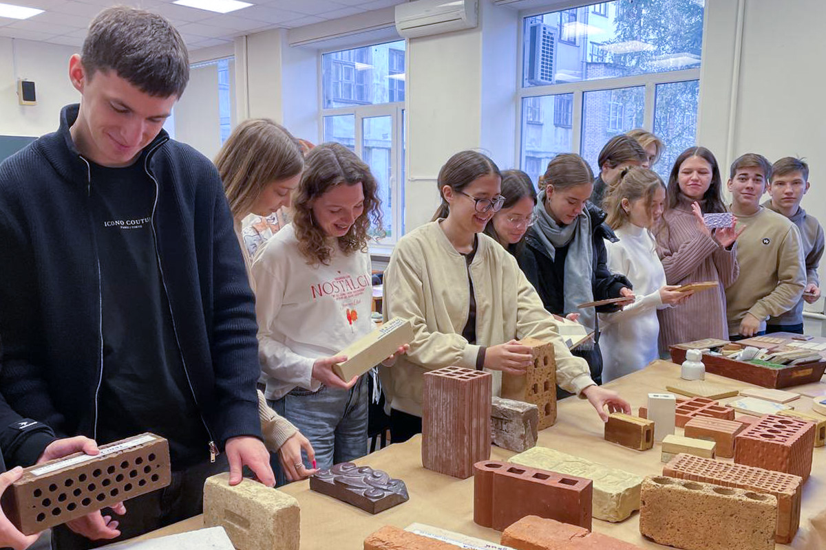 В Политехе завершили обучение студенты первого потока нового курса «Строительные материалы» 