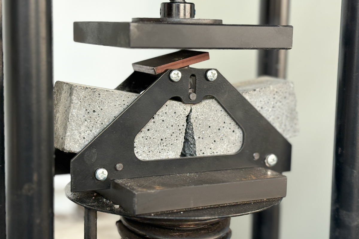 Лабораторный блок предусматривает ознакомление с методами проведения испытаний 