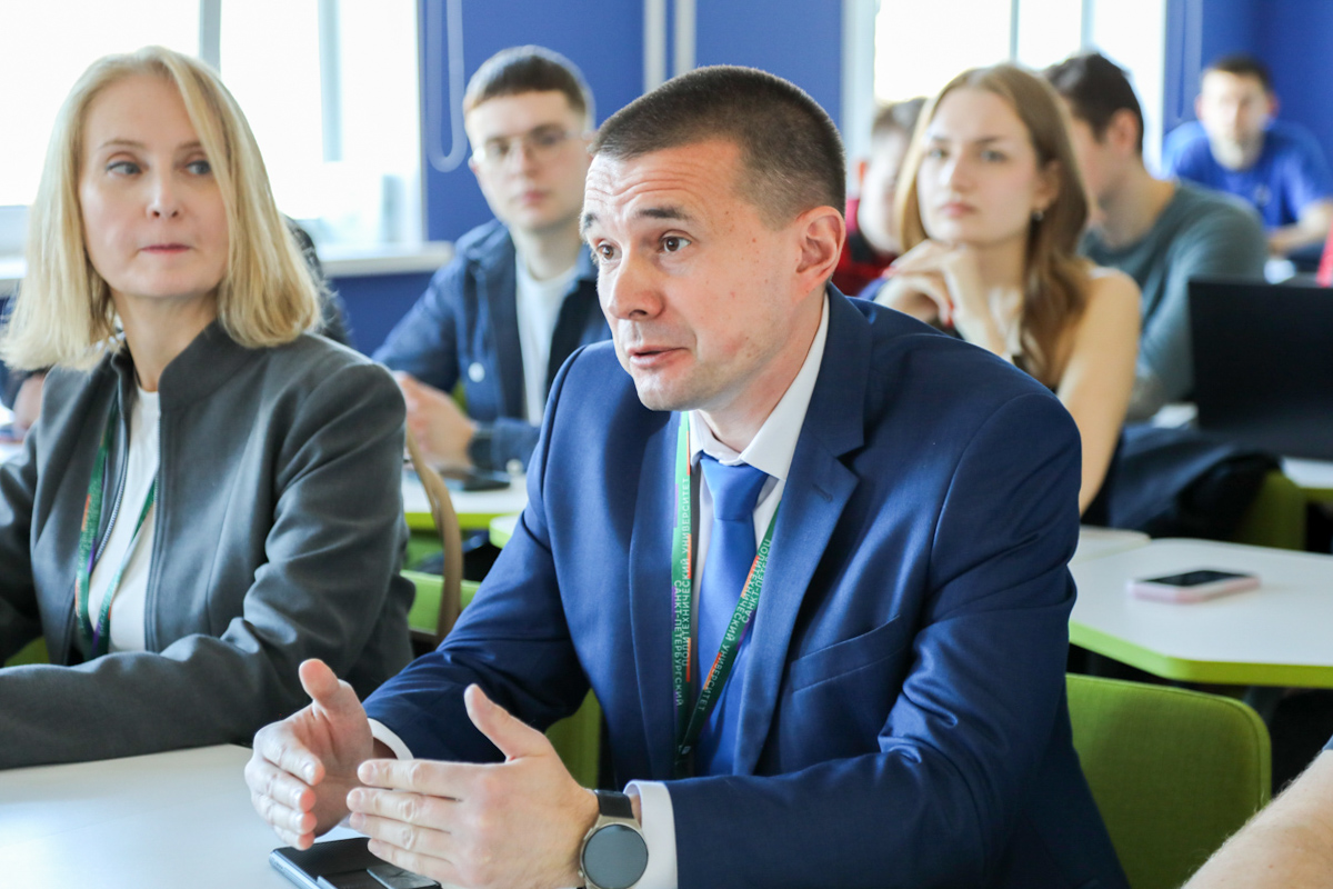 Эксперты на встрече 