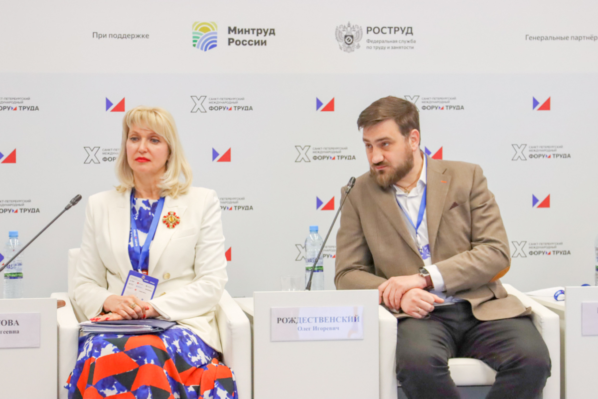 Олег Рождественский принял участие в пленарной сессии 