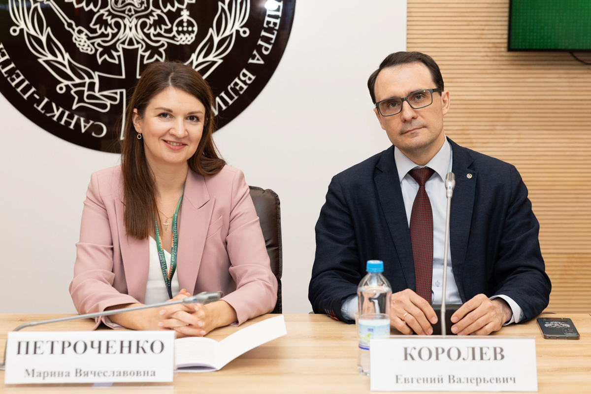 Директор Инженерно-строительного института Марина Петроченко и проректор по научной работе Санкт-Петербургского государственного архитектурно-строительного университета, председатель регионального отделения Российской инженерной академии Евгений Королёв 