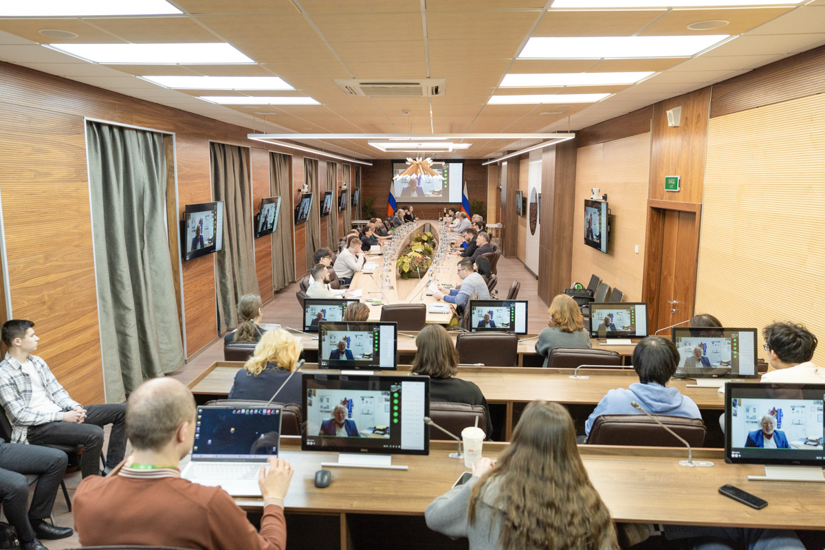 На конференции были представлены 24 устных и 30 постерных докладов, охватывающих ключевые направления в сфере инновационных строительных материалов 