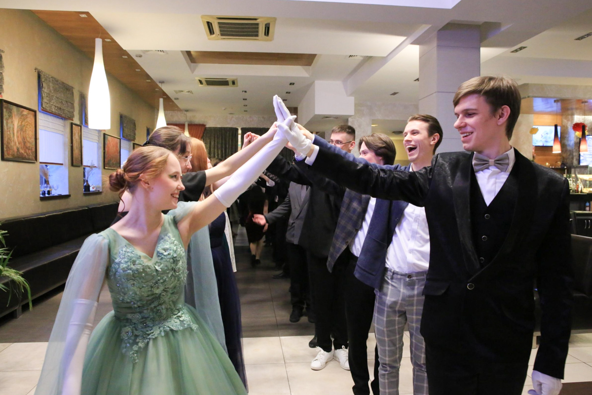 Команда центра волонтёрских проектов «Гармония» провела бал 