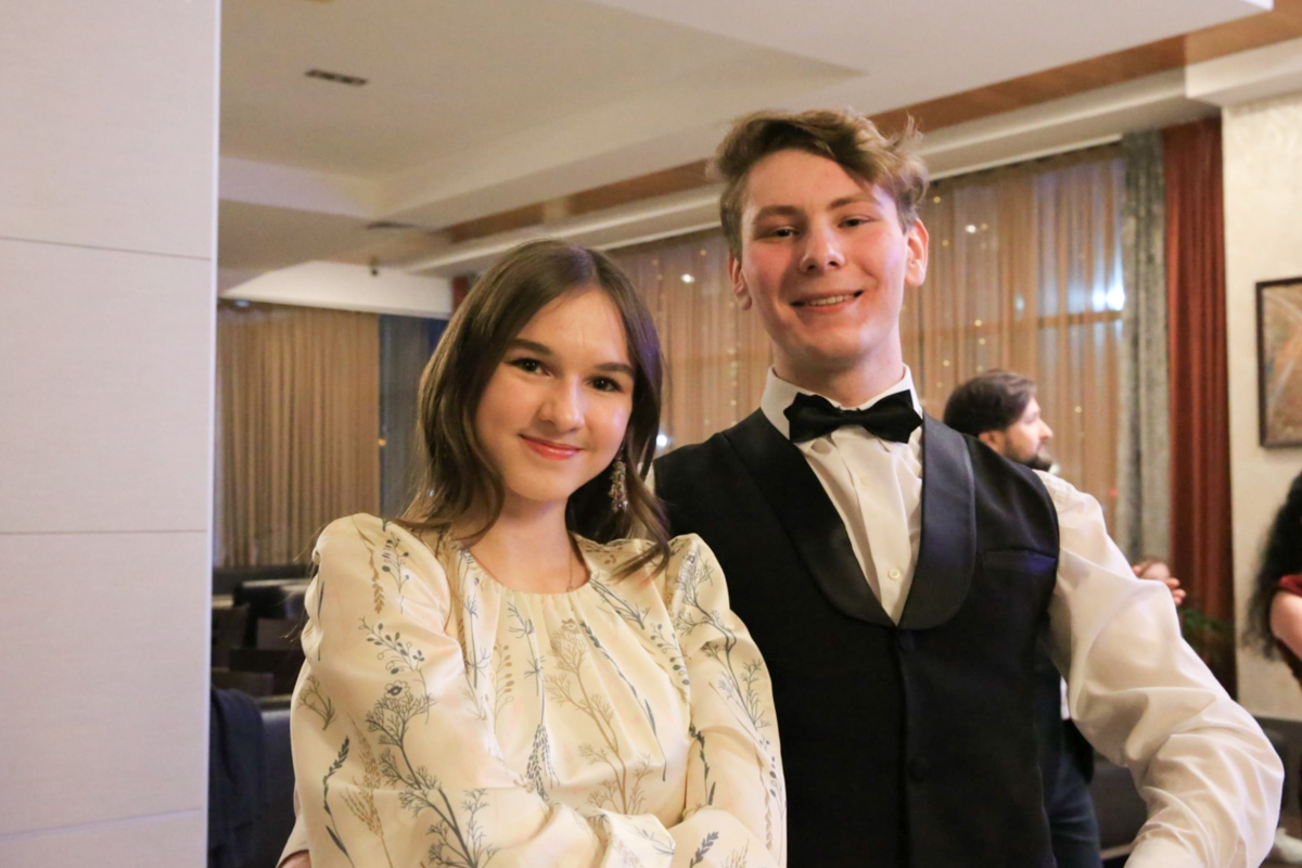 Бал гармонично соединил музыку, танцы и показательные выступления 