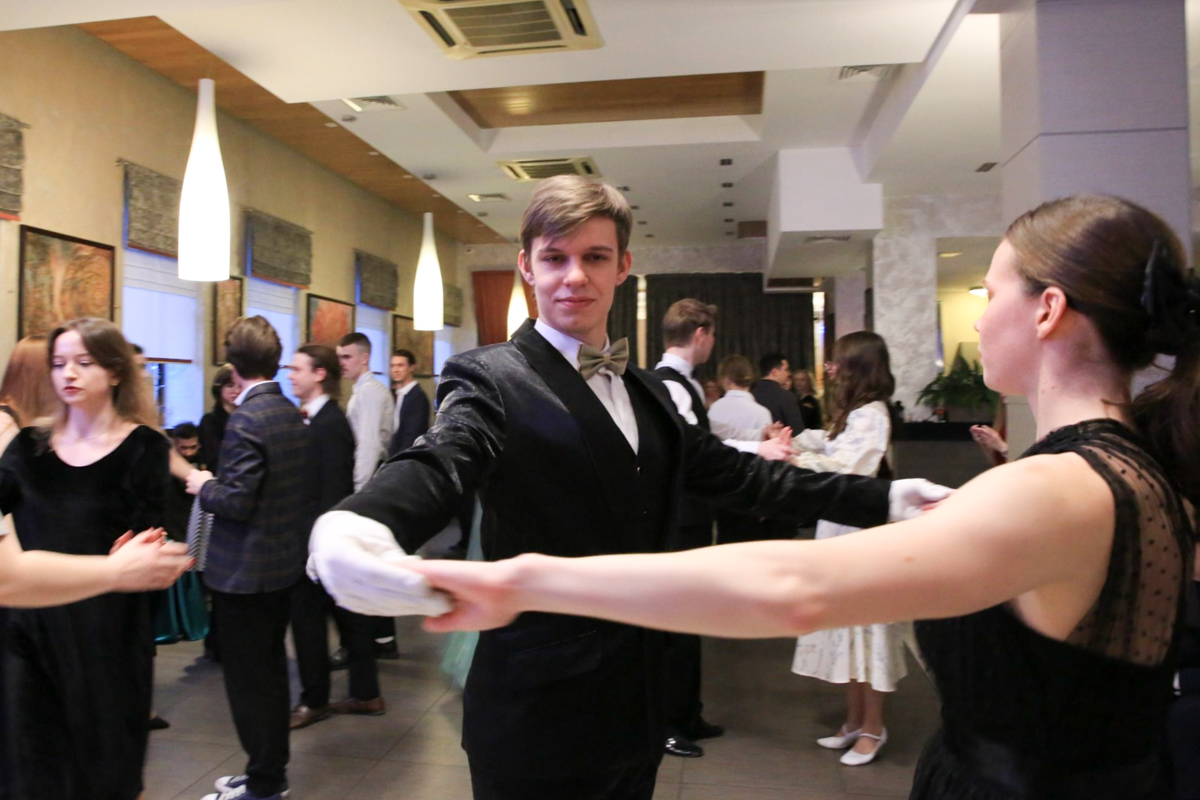 Медленные и динамичные танцы, а также мастер-классы заставили двигаться всех зрителей 