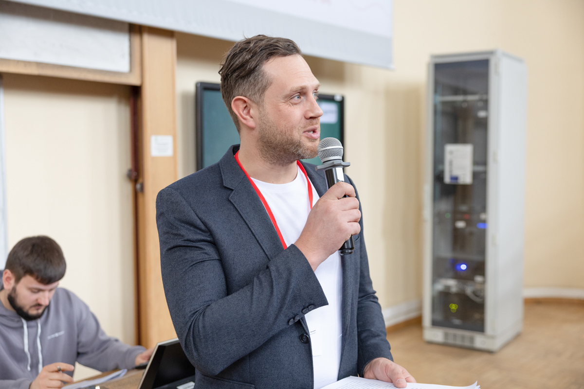 Диктующий Андрей Шарков 