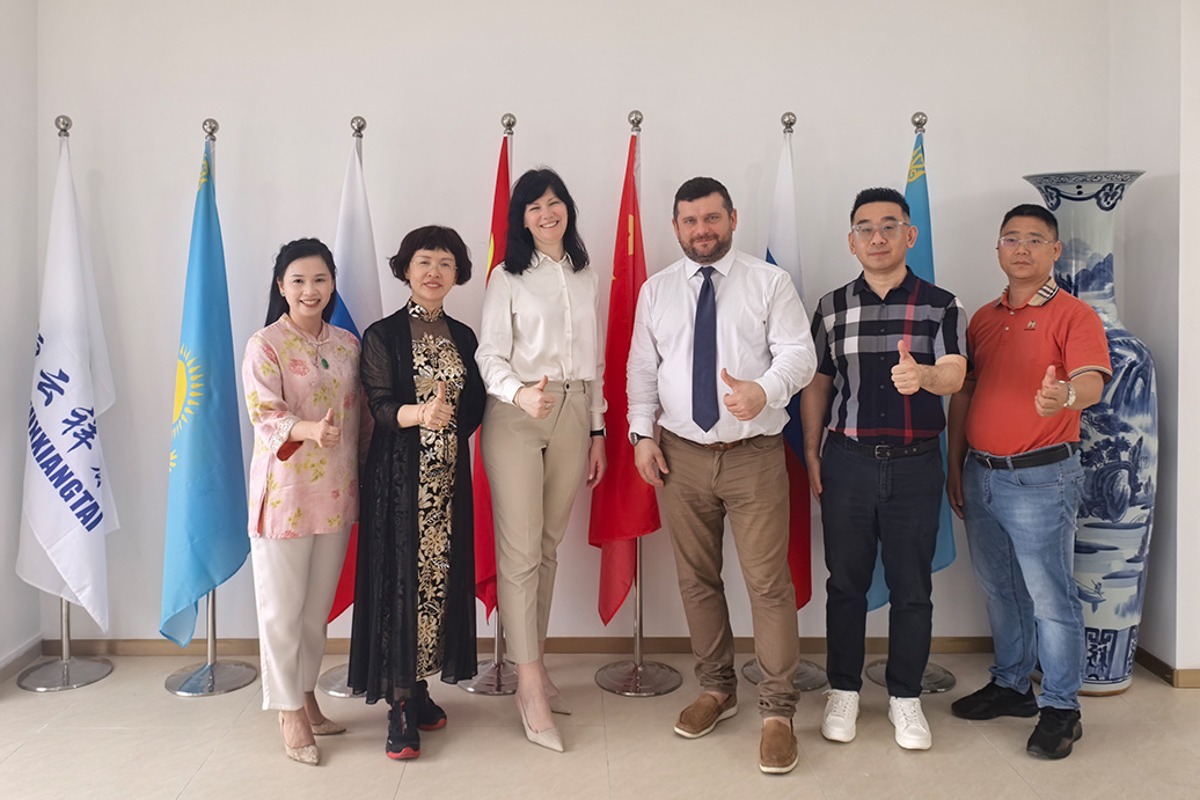 Делегация СПбПУ на торжественной церемонии подписания соглашения о сотрудничестве между СПбПУ и «Хэньюнь Сяньтай» 