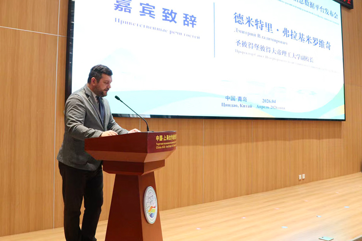 Дмитрий Тихонов выступил с приветственной речью 