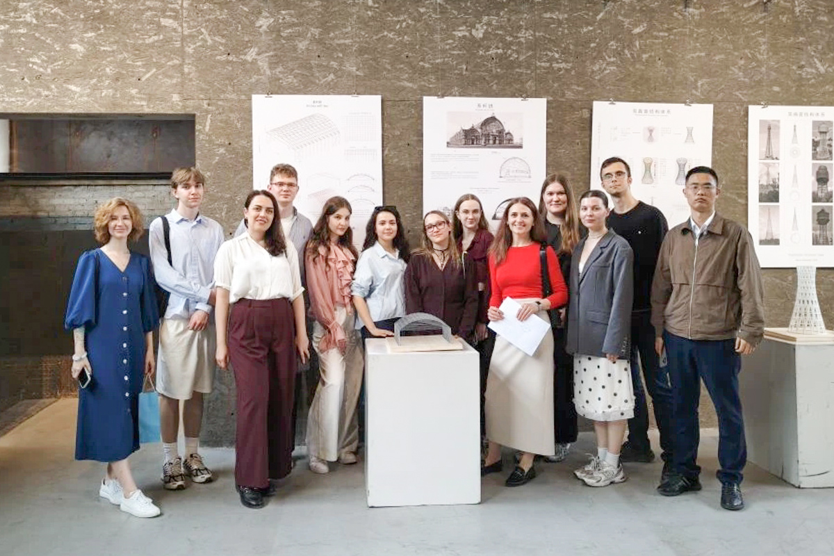 Студенты и преподаватели ИСИ в Сиане 