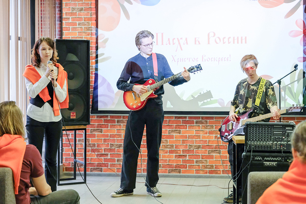 Выступление музыкальной группы 