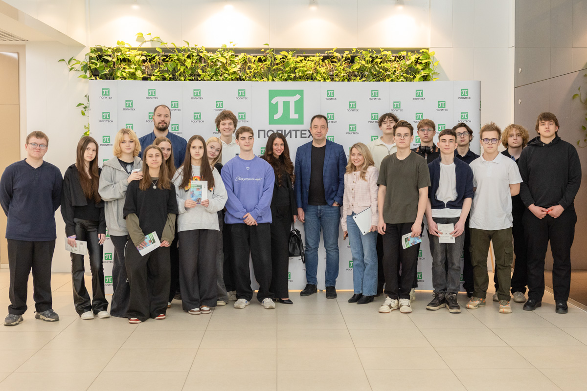 Подобные программы позволяют школьникам раннего профессионального самоопределения увидеть работу университета 