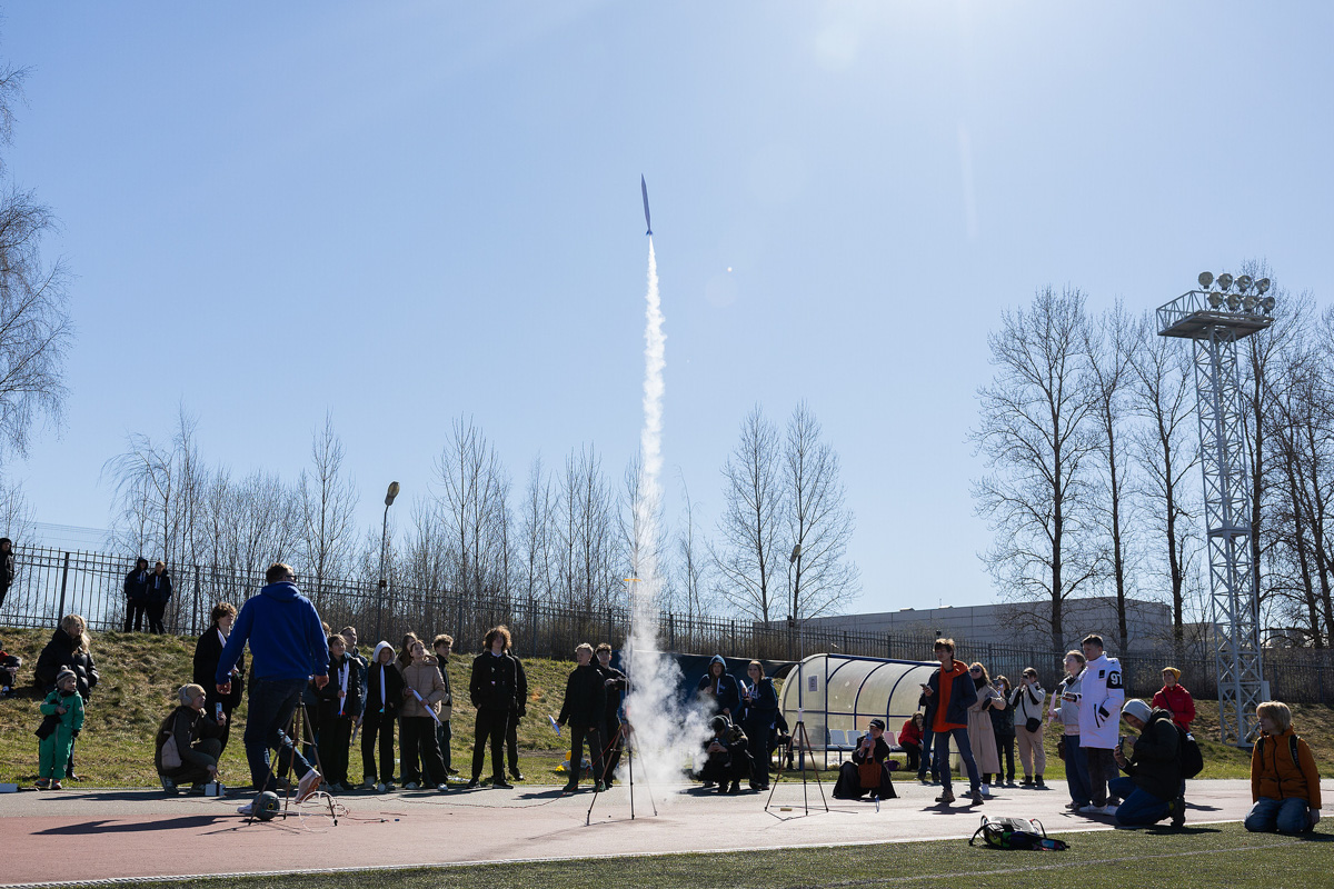 Запуск спортивных ракет 