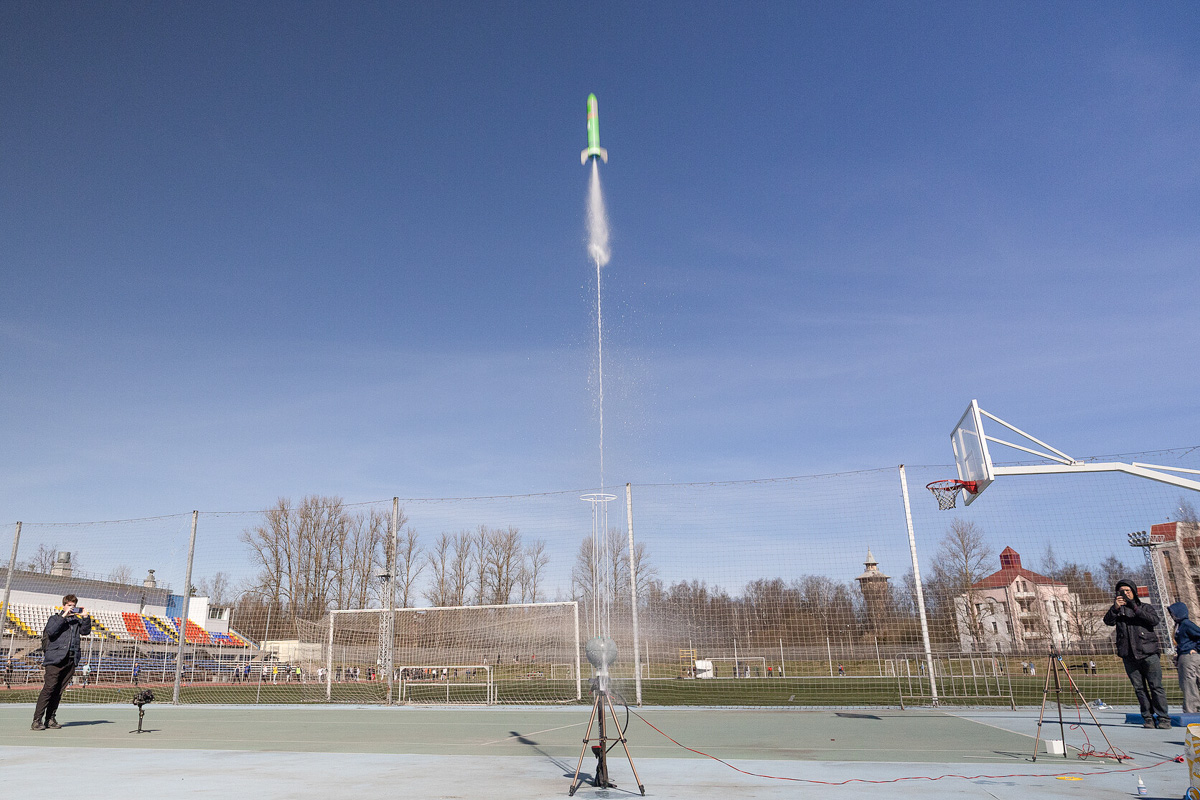 Запуск спортивных ракет 