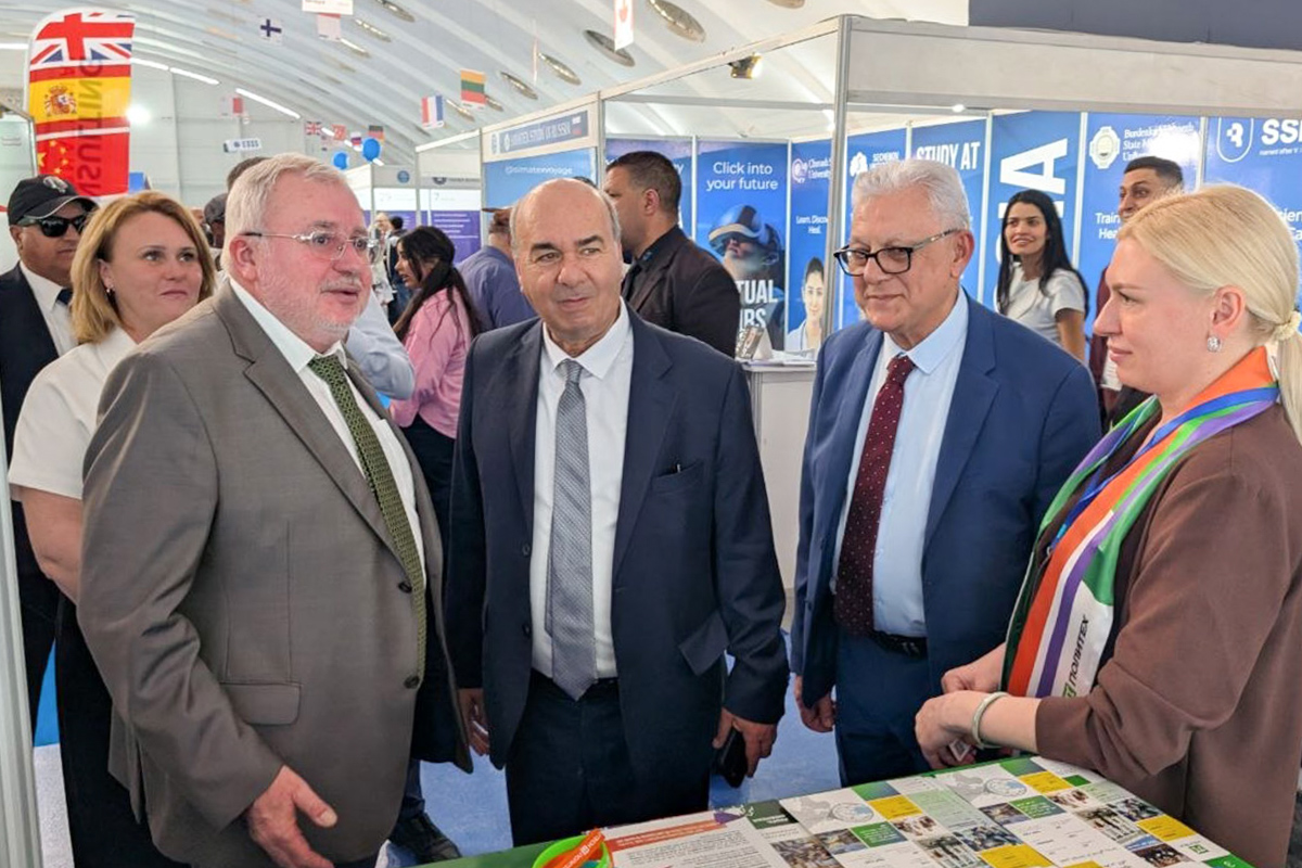 Генеральный консул Российской Федерации в Касабланке Дмитрий Межауров (слева)