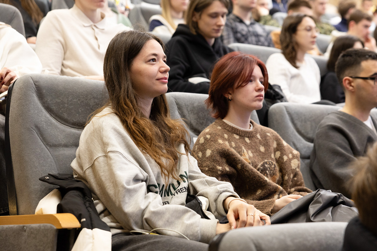 Участники дискуссионного клуба «Вам слово!» 