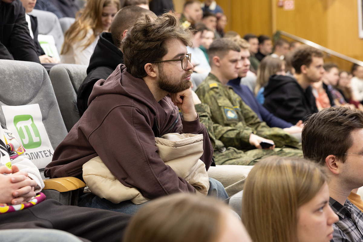 Студенты интересовались и техническими вопросами, и экологическими