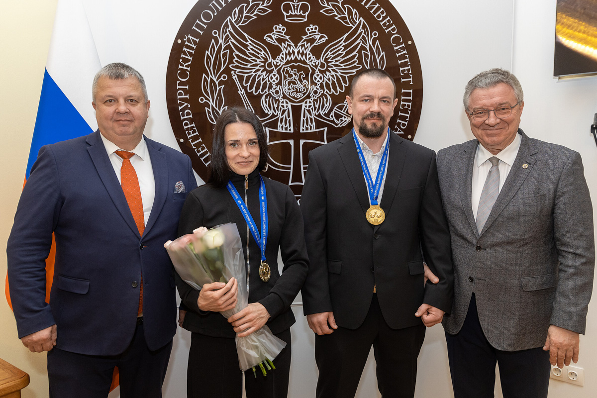 Золото чемпионата России по армрестлингу принесли в Политех тренер Студенческого спортивного клуба «Чёрные Медведи-Политех» Виктор Шевеленко и старший преподаватель кафедры физической подготовки и спорта Диана Бареева