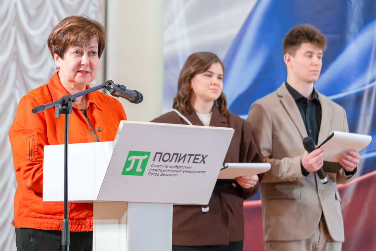 Директор ГИ Наталья Чичерина 