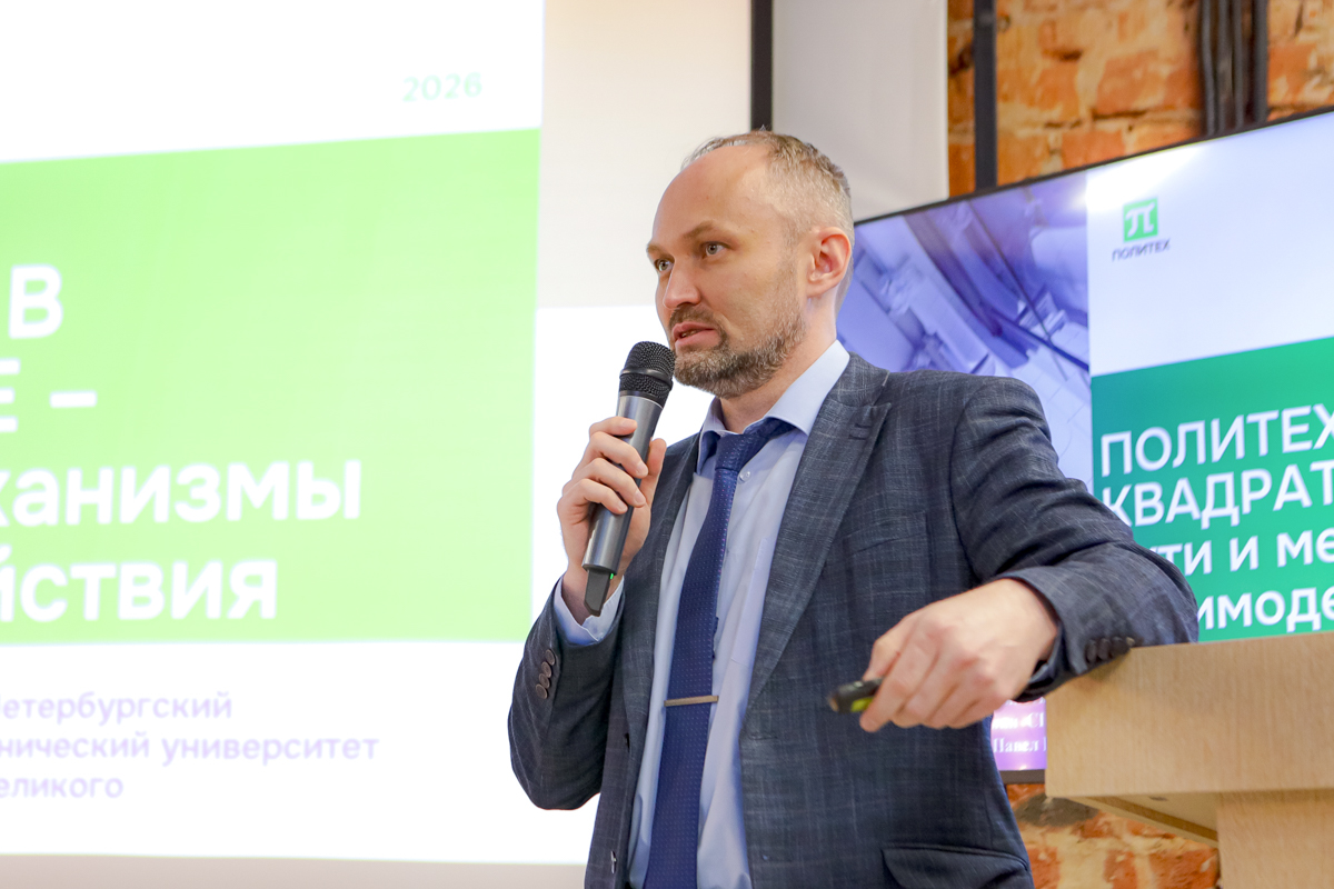 Директор ИФиМ Павел Захаров 