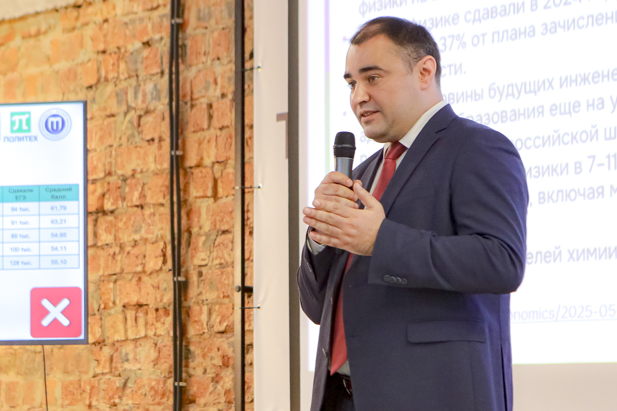 Заместитель директора ИФиМ Пётр Великоруссов 