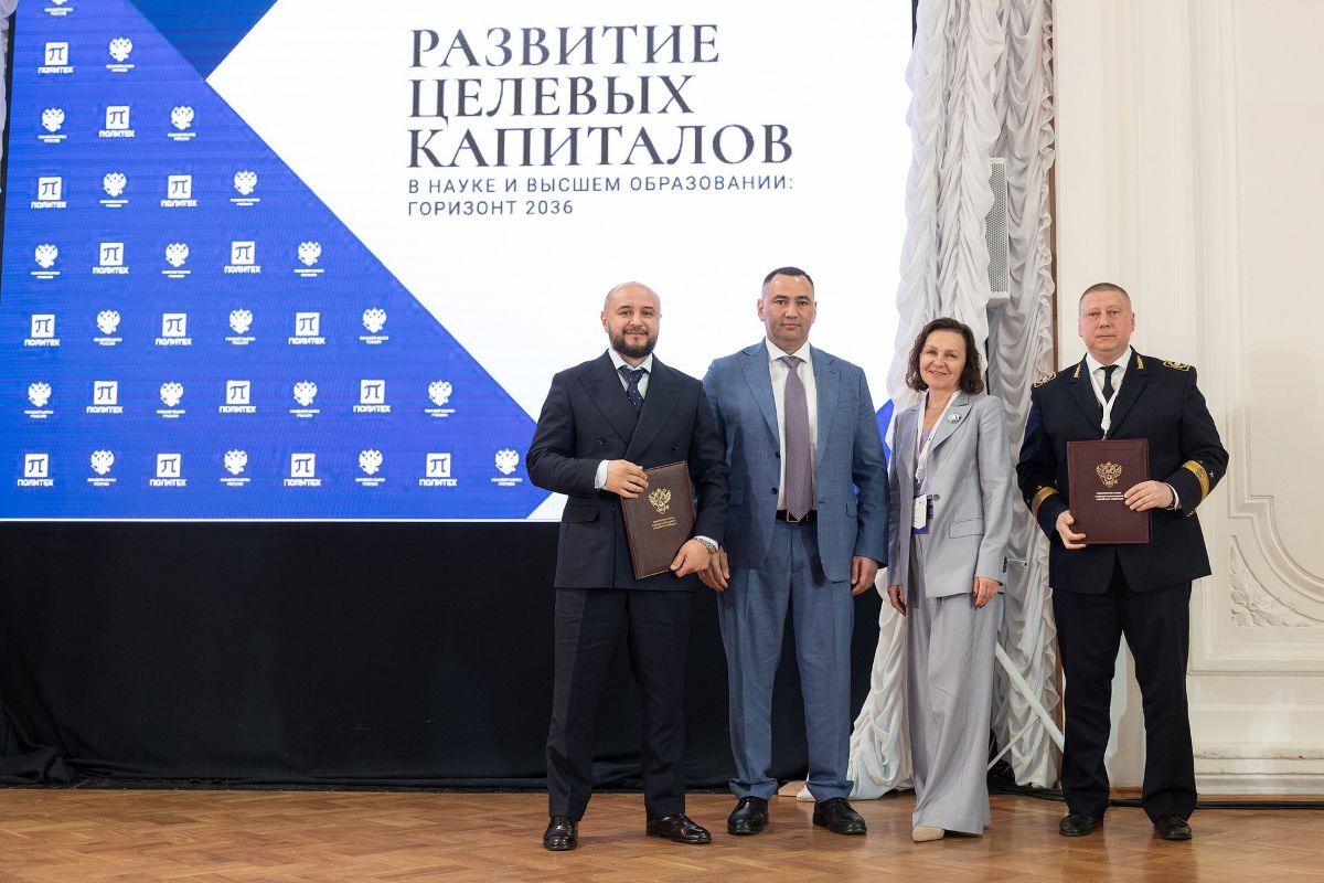 После пленарного заседания состоялось подписание соглашений между несколькими образовательными организациями и их партнёрами 