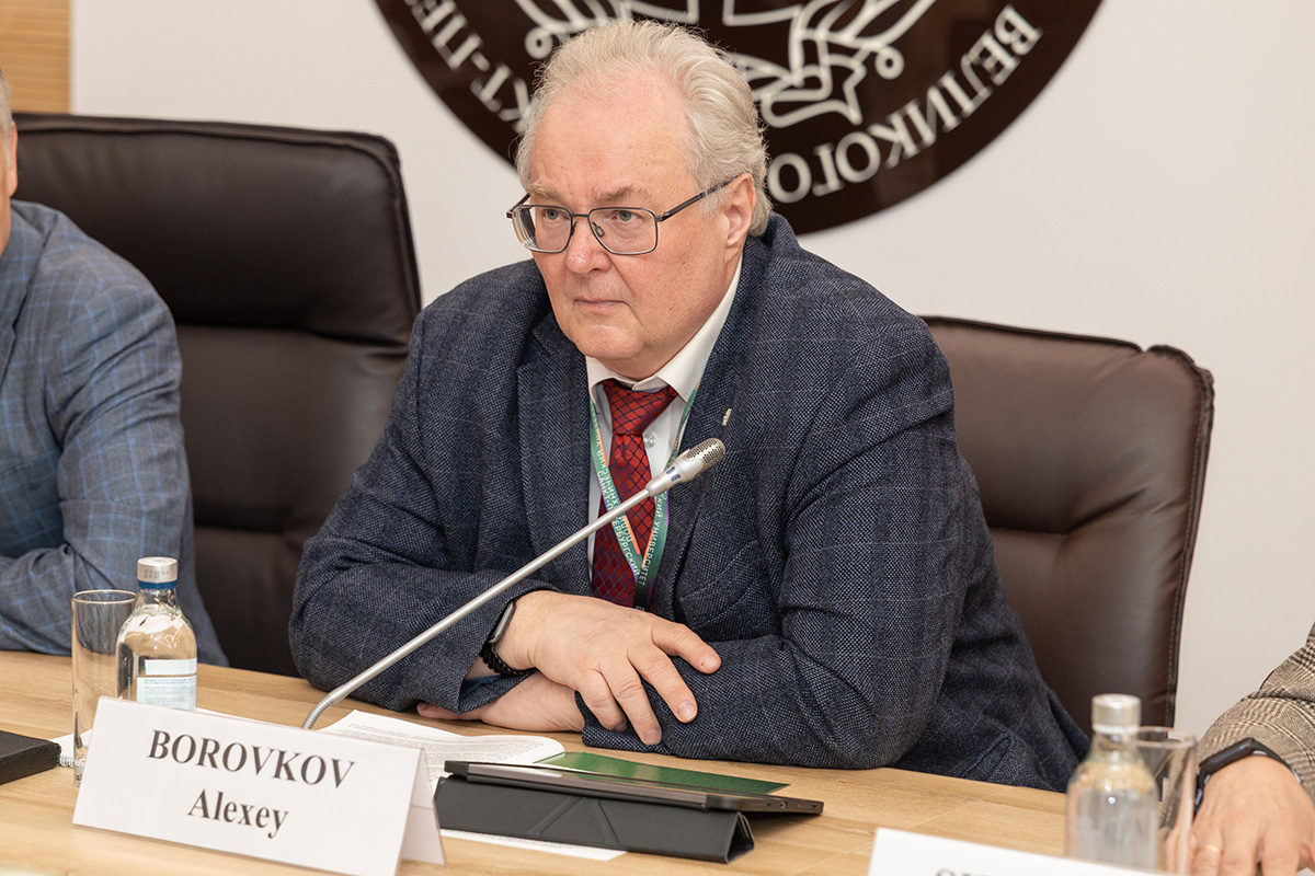 Одним из ключевых докладчиков пленарной сессии выступил Алексей Боровков 