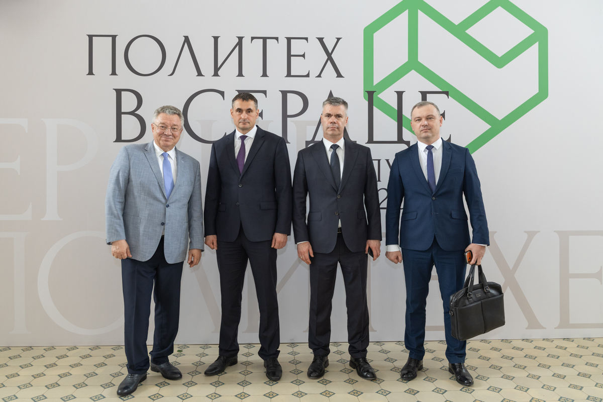 Прокурор Санкт‑Петербурга Андрей Гуришев с делегацией посетил СПбПУ 