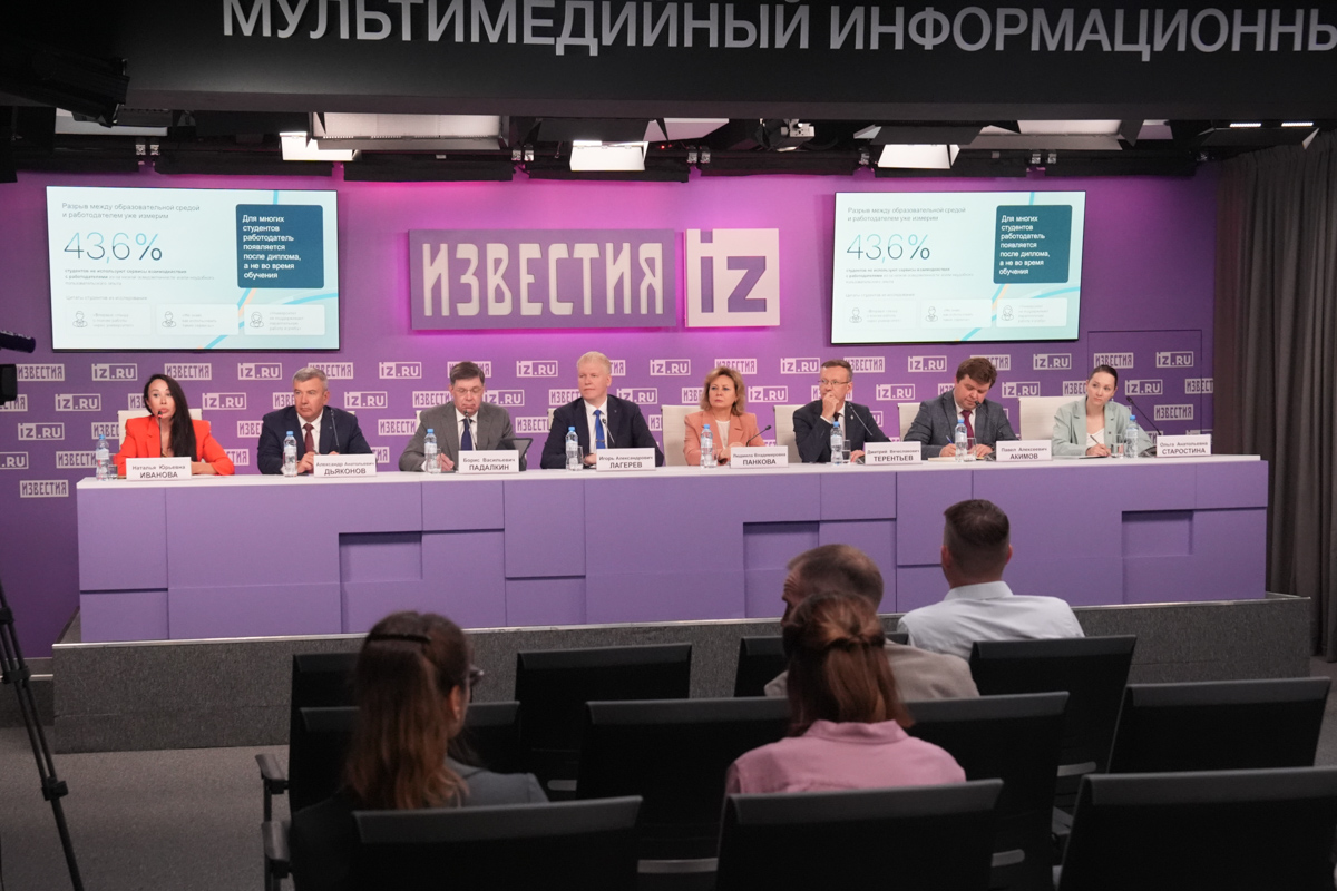 Проректор по образовательной деятельности СПбПУ Людмила Панкова представила опыт взаимодействия Политеха с индустриальными партнёрами в Мультимедийном информационном центре «Известия» 