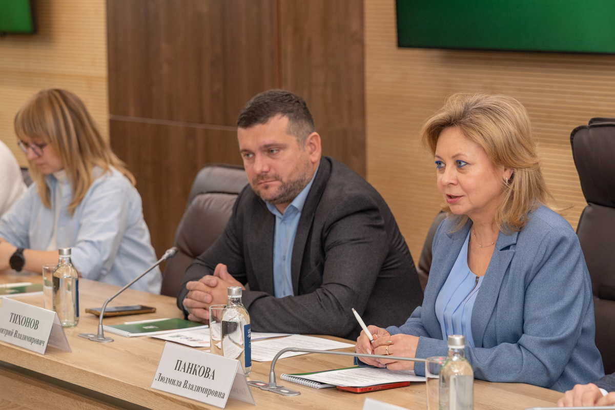 Проректор по образовательной деятельности СПбПУ Людмила Панкова и проректор по дополнительному и довузовскому образованию СПбПУ Дмитрий Тихонов 