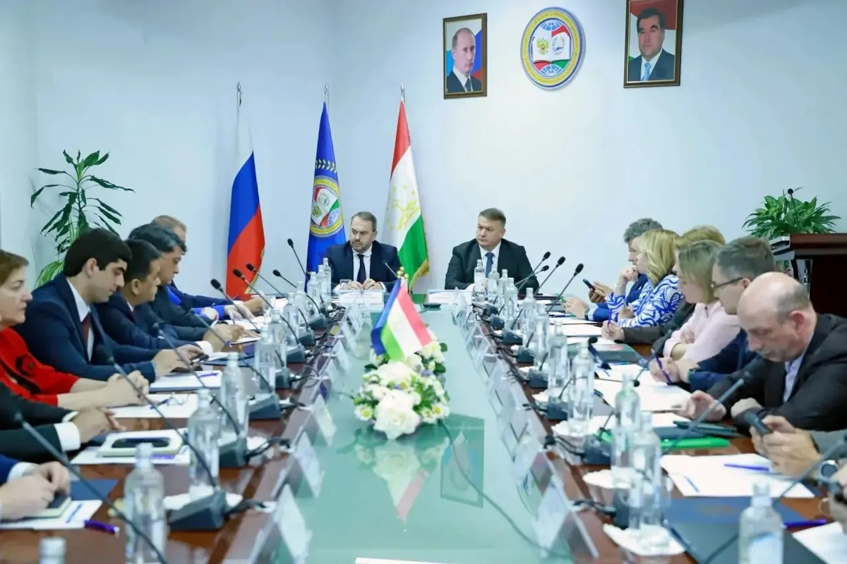 Рабочее совещание (фото Минобрнауки РФ) 