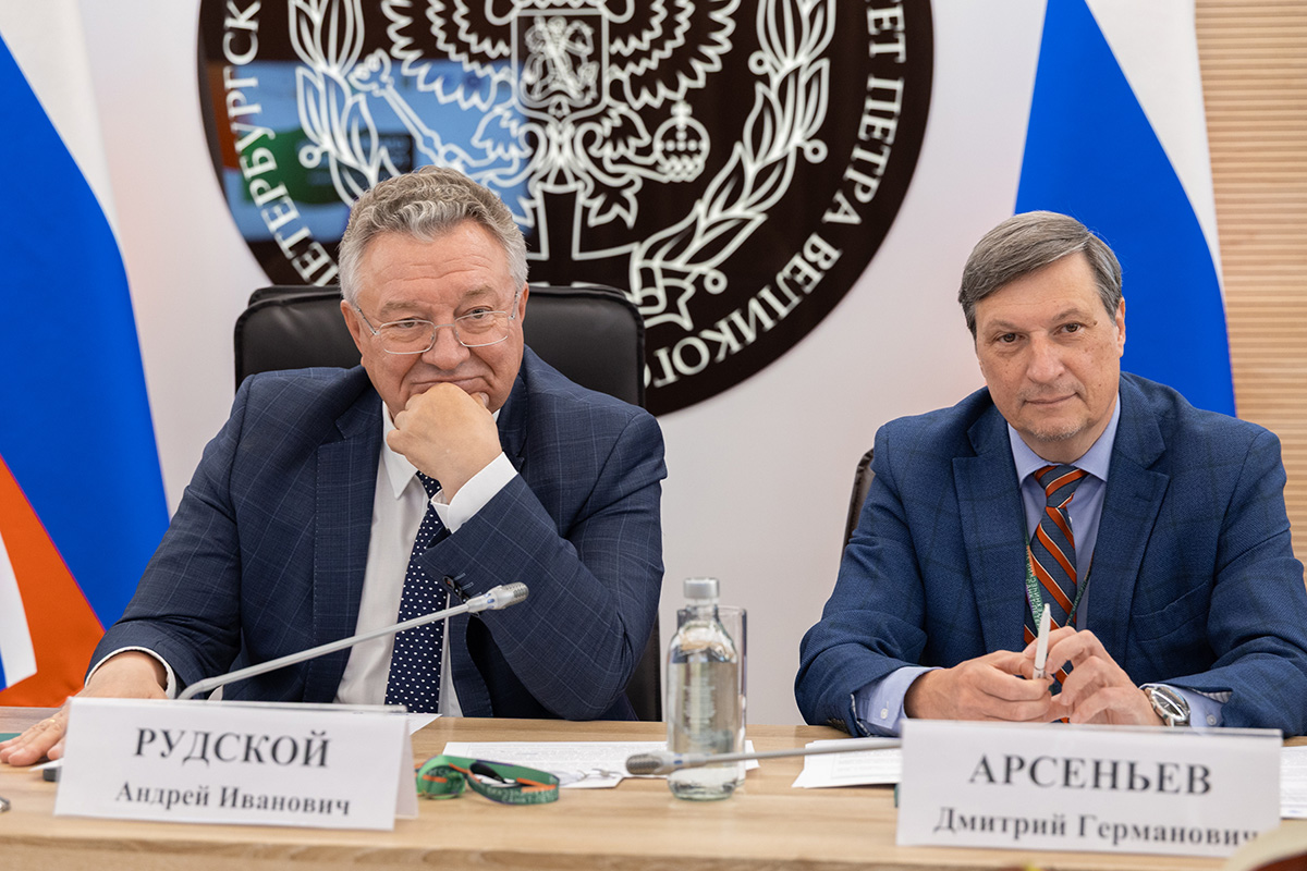 Ректор Андрей Рудской и Дмитрий Арсеньев 