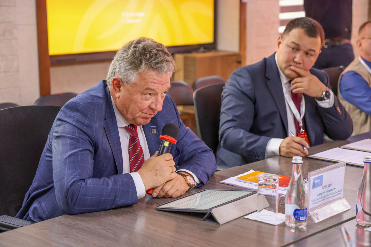 Андрей Рудской стал модератором панельной дискуссии «Образовательный навигатор: настройка карьерных траекторий под запросы индустриальных партнёров и развития регионов» 