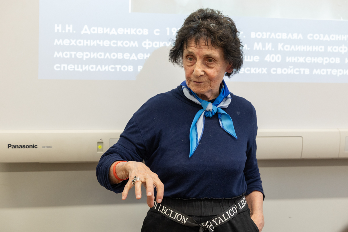 Внучка Н. Н. Давиденкова Любовь Мясникова 