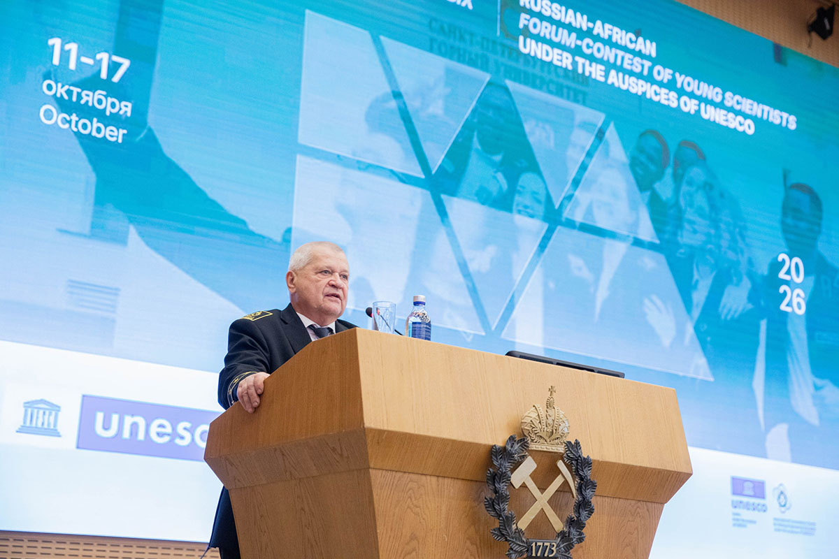 Генеральный директор Центра ЮНЕСКО Владимир Борзенков 