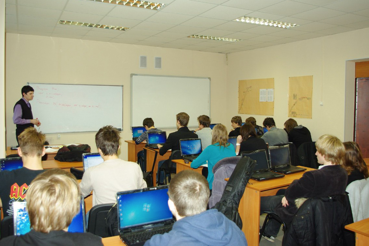 Занятие в лицее, 2013 год 