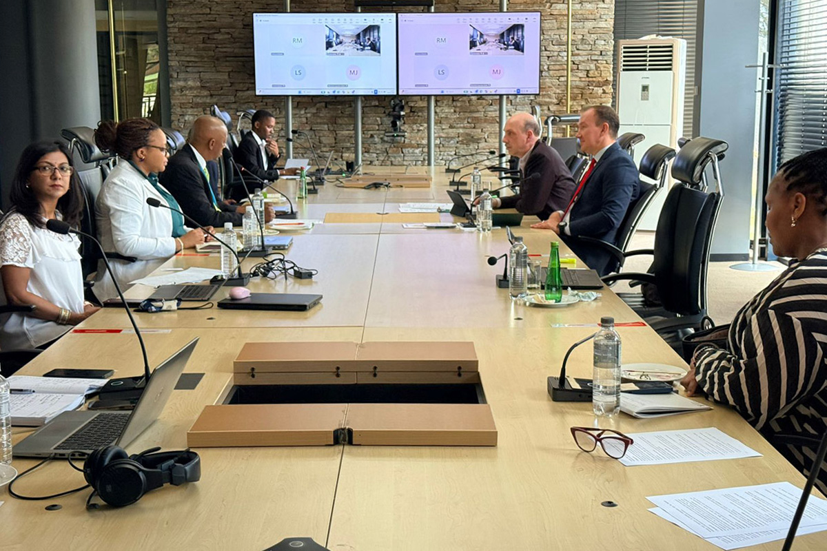 Переговоры с исполняющим обязанности директора Департамента международного двустороннего сотрудничества Министерства науки, технологий и инноваций ЮАР Сесилом Масокой 